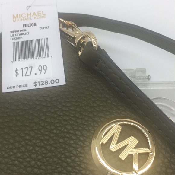 Michael Kors FULTON DUFFLE Lg TZ Wristlet Leather - Picture 8 of 8